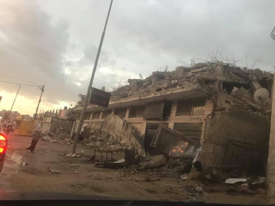 الإحتلال الإسرائيلي يهدم منزل عائلة "الشهيد علي خليفة" و يعتقل 7 فلسطينيين