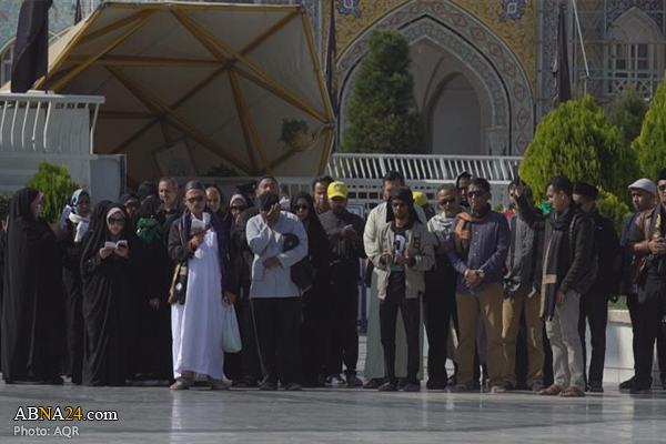 Russian, Thai Muslims visit holy shrine of Imam Reza (AS)
