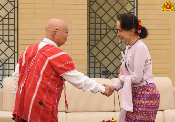 ေဒၚေအာင္ဆန္းစုၾကည္ႏွင့္ KNU ဥကၠ႒ ၿငိမ္းခ်မ္းေရးလုပ္ငန္းစဥ္အျမန္စတင္ႏိုင္ေရး ေဆြးေႏြး
