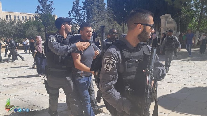 I sionisti aggrediscono le guardie di al-Aqsa