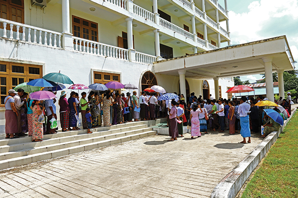 တိုင္းအစိုးရေျမကြက္ဝယ္ရန္ ေဖာင္ဝယ္သူ တစ္ေသာင္းေက်ာ္တြင္ ႏွစ္ေထာင္ေက်ာ္ ေလွ်ာက္လႊာတင္ဟုဆို