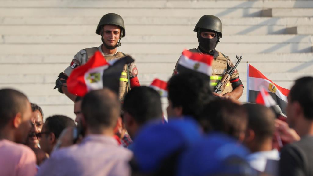 واشنطن بوست: مصر توسع حملتها القمعية لتشمل الأجانب والصحفيين وحتى الأطفال