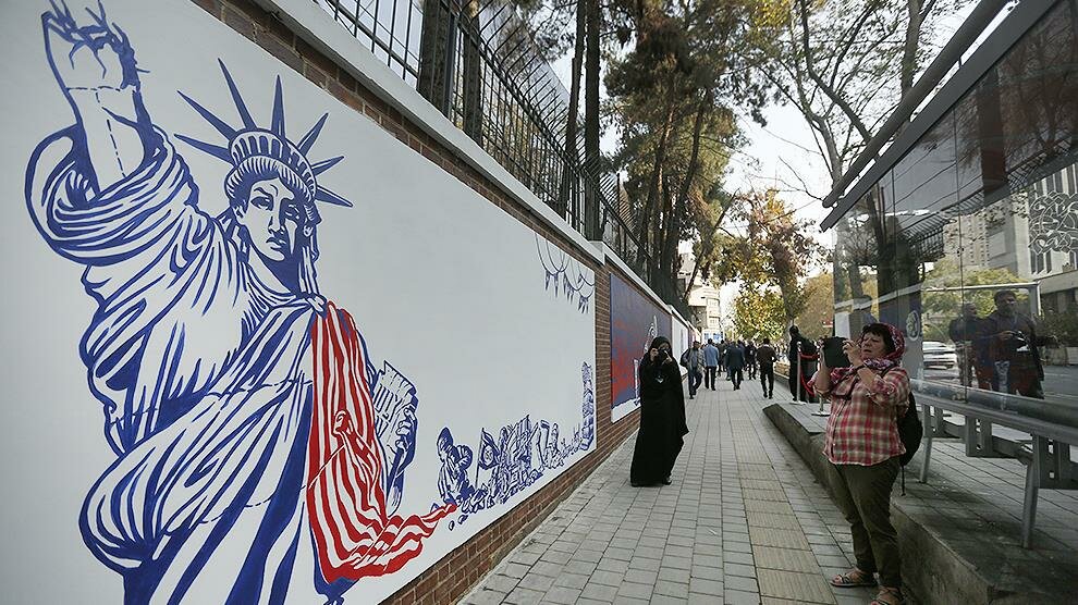 “Nuevos murales en la antigua embajada de EE.UU. en Teherán” 