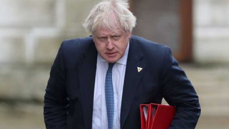 英首相启动竞选首日一部长辞职了