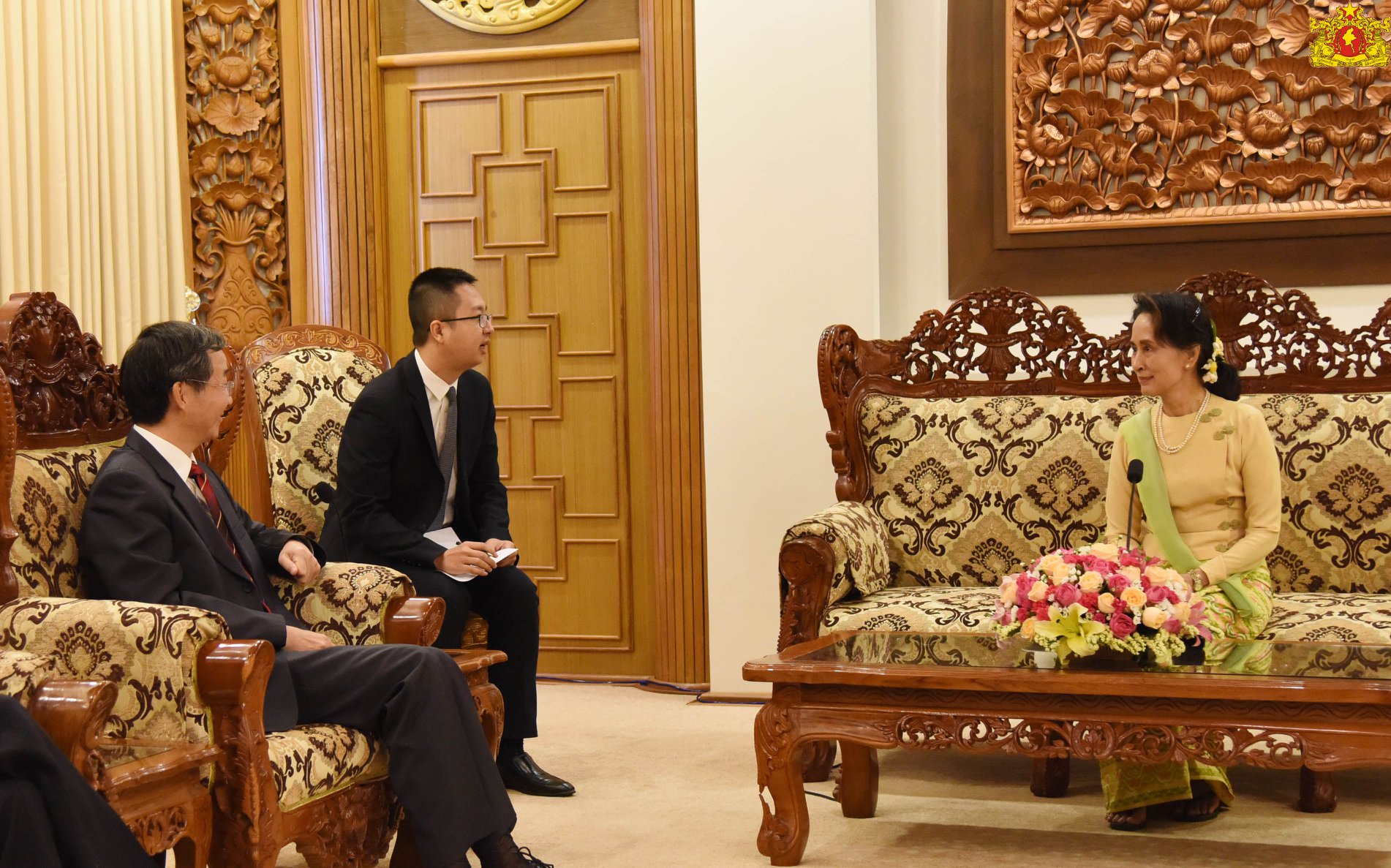 ႏိုင္ငံေတာ္၏အတိုင္ပင္ခံပုဂၢိဳလ္၊ တပ္ခ်ဳပ္ႏွင့္ တ႐ုတ္အထူးကိုယ္စားလွယ္ သီးျခားစီေတြ႕ဆုံေဆြးေႏြး