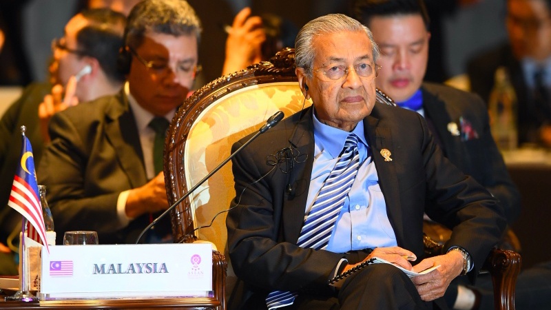 Mahathir Tegaskan Mundur Setelah Selesaikan Masalah Negara