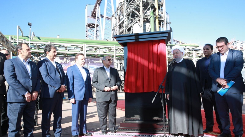 イラン大統領、「イラン国民は制裁を受容しない」