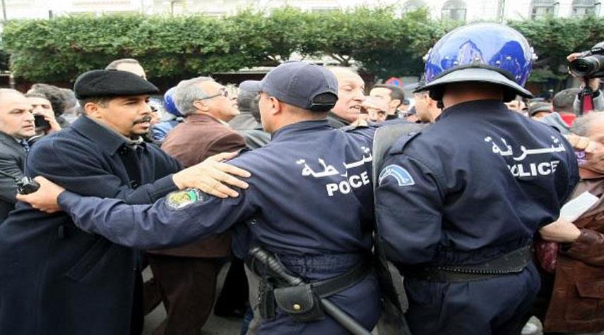 الشرطة الجزائرية تعتقل 20 محتجا شرق البلاد