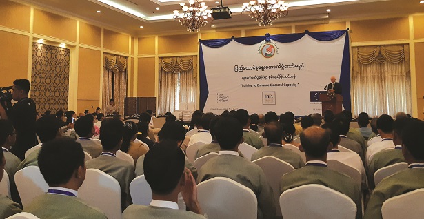 လာမည့္ေ႐ြးေကာက္ပြဲတြင္ ႀကိဳတင္မဲျဖင့္ အႏိုင္ယူမရေအာင္ ေဆာင္႐ြက္မည္ဟု ေကာ္မရွင္ဥကၠ႒ေျပာ