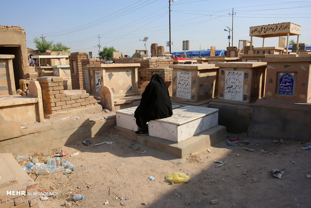 زائرین اربعین کا نجف اشرف میں وادی السلام میں حضور