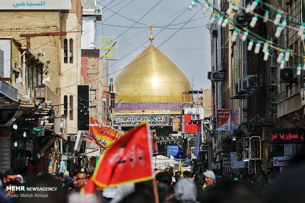 حرم حضرت علی علیہ السلام کے حرم میں نماز ظہر ادا کی گئی