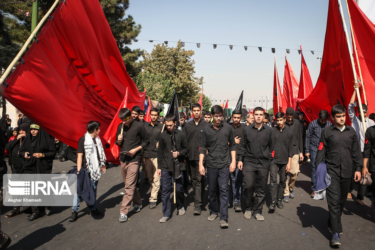 تہران میں امام حسین اسکوائر سے شاہ عبدالعظیم کے حرم تک عزاداروں کے پیدل مارچ کا انعقاد