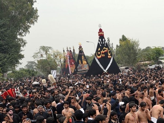 پاکستان میں آج نواسہ رسول حضرت امام حسین (ع) کا چہلم مذہبی عقیدت کے ساتھ منایا جارہا ہے