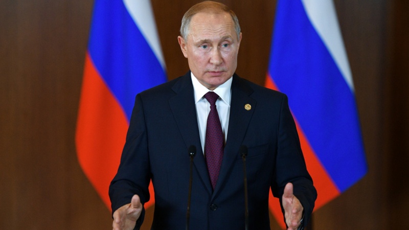Путин назвал незаконным присутствие США в Сирии