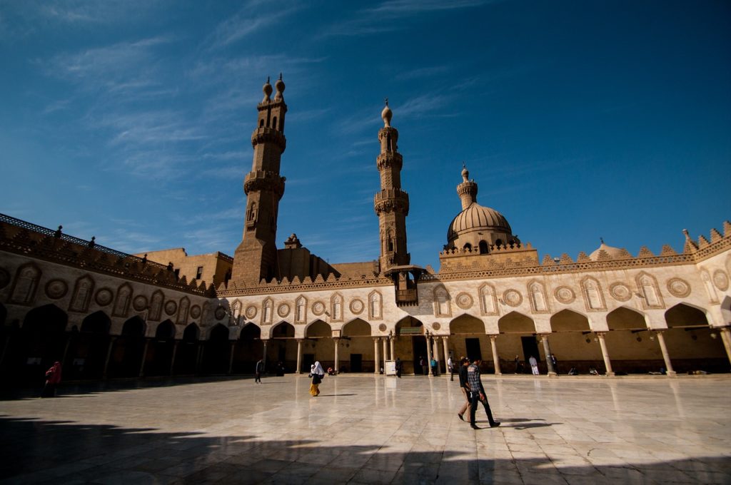 “Respuesta del Centro Internacional Fatwas de Al Azhar a los movimientos que intentan prohibir el velo en Egipto” 