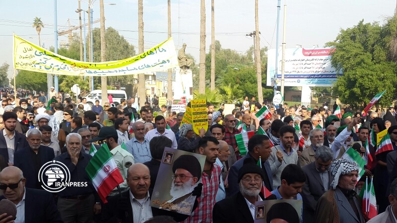 İran'ın dört bir yerinde isyancılar protesto edildi