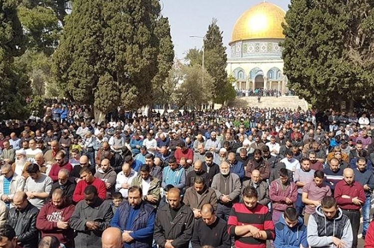 Gerusalemme, 40 mila fedeli pregano a al-Aqsa