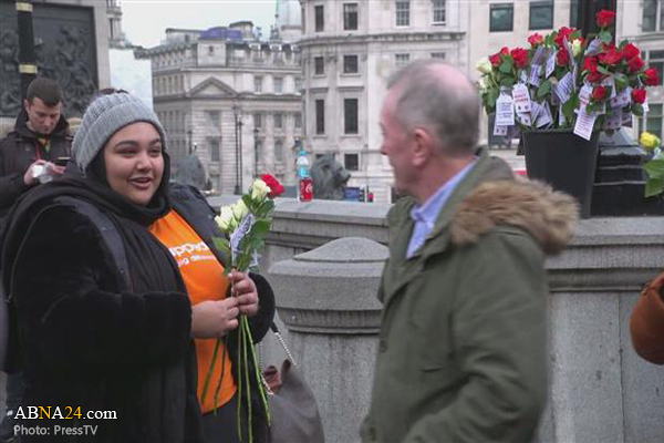 Muslims hand out roses in London in honor of Prophet Muhammad
