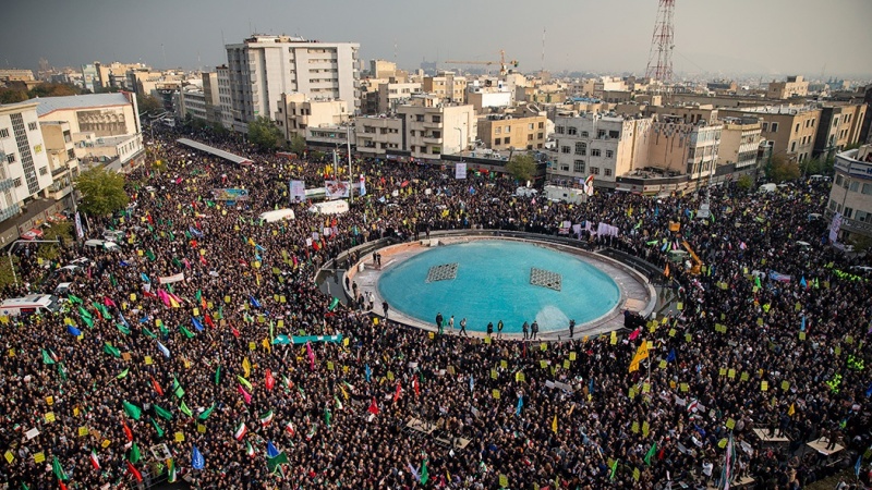 イラン国民が、国の安全と力を支持する大行進を実施