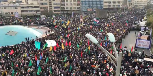 Tahran'da güvenliğe destek yürüyüşü düzenlendi