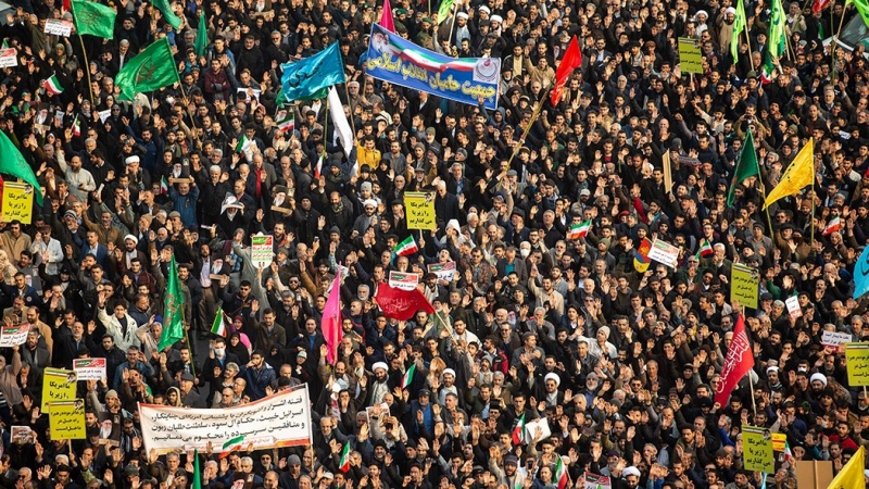 شکست هێنانی پیلانی جیهانی و فیتنەی ئیستکباریی بەهۆی دوژمن ناسیی گەلی ئێران