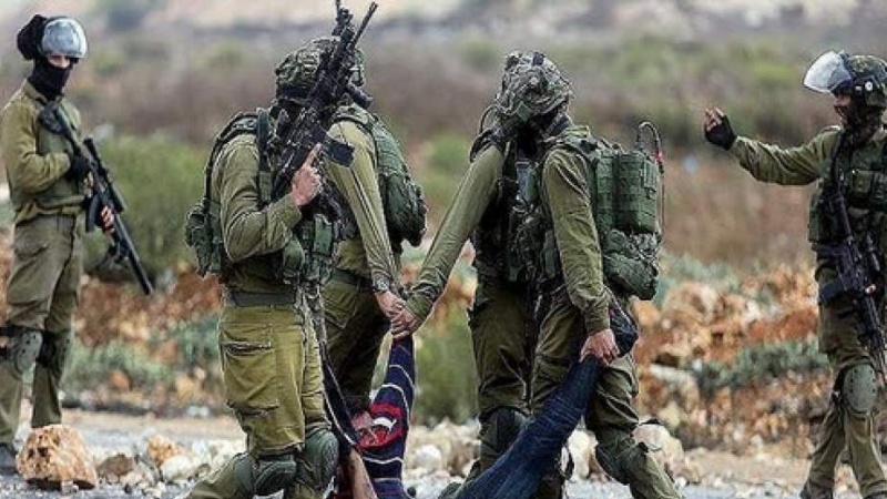 الخلیل پر صیہونی فوجیوں کے حملے، دسیوں فلسطینی طالبعلم زخمی