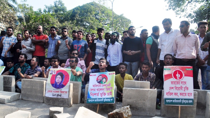 পুলিশি অ্যাকশনে বিএনপির কর্মসূচি পণ্ড, পালানোর সময় গাড়ি ভাঙচুর