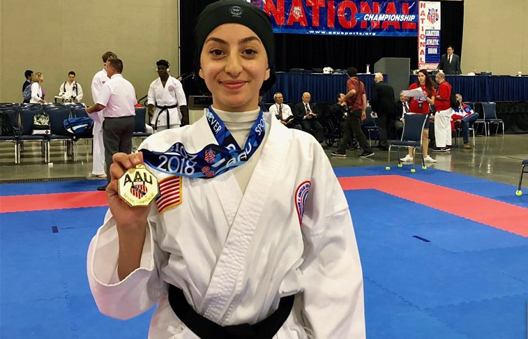 17-летняя двукратная чемпионка США по каратэ гордится своим хиджабом