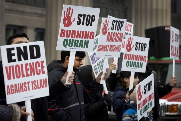 “Musulmanes canadienses se reúnen para protestar contra un reciente acto de profanación del Corán en Noruega” 