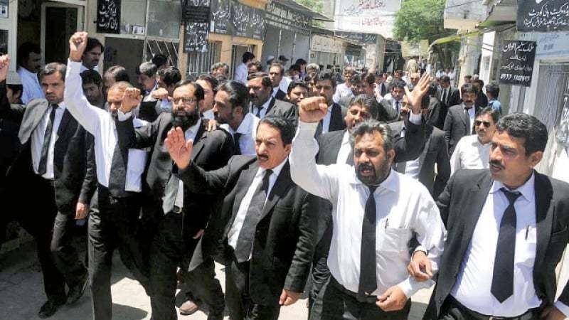 پاکستان بار کونسل کا حکومت کے خلاف ہڑتال اور مظاہروں کا اعلان