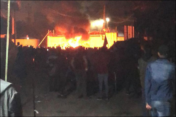 Rioters torch Iran's consulate in Najaf (+Photos)
