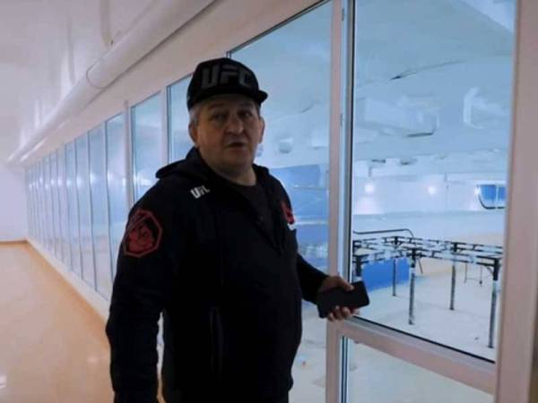 Khabib Ubah Gudang Arak Jadi Akademi MMA