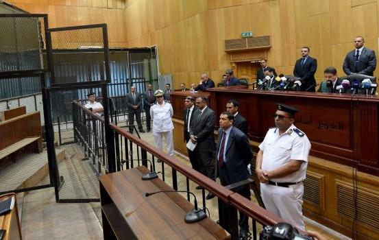 القبض على شابين أثناء تعاطيهما الحشيش داخل "محكمة مصرية"