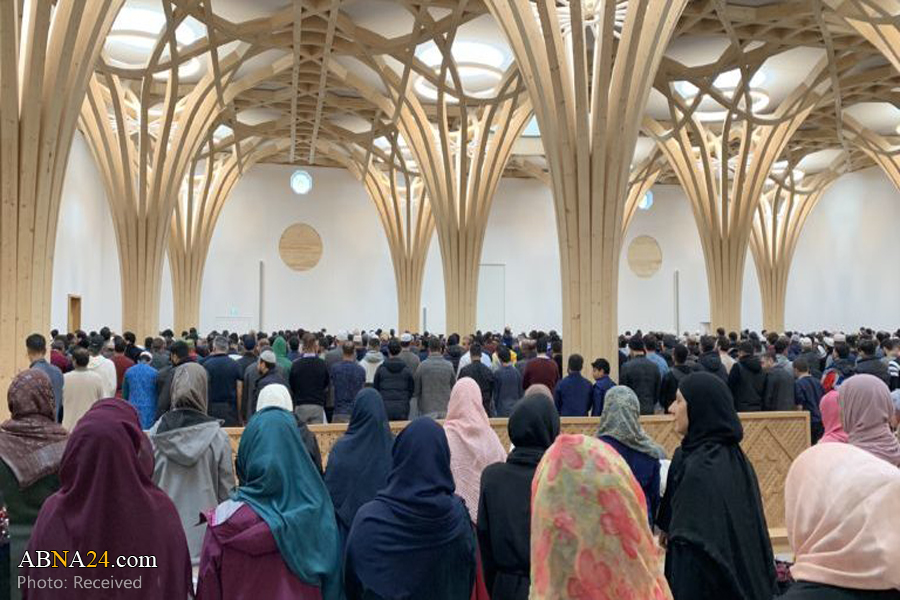 Cambridge eco-mosque opens doors to visitors