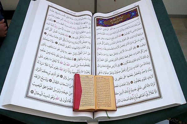 Kendisi gibi görme engellilere Kur’an-ı Kerim öğretiyor