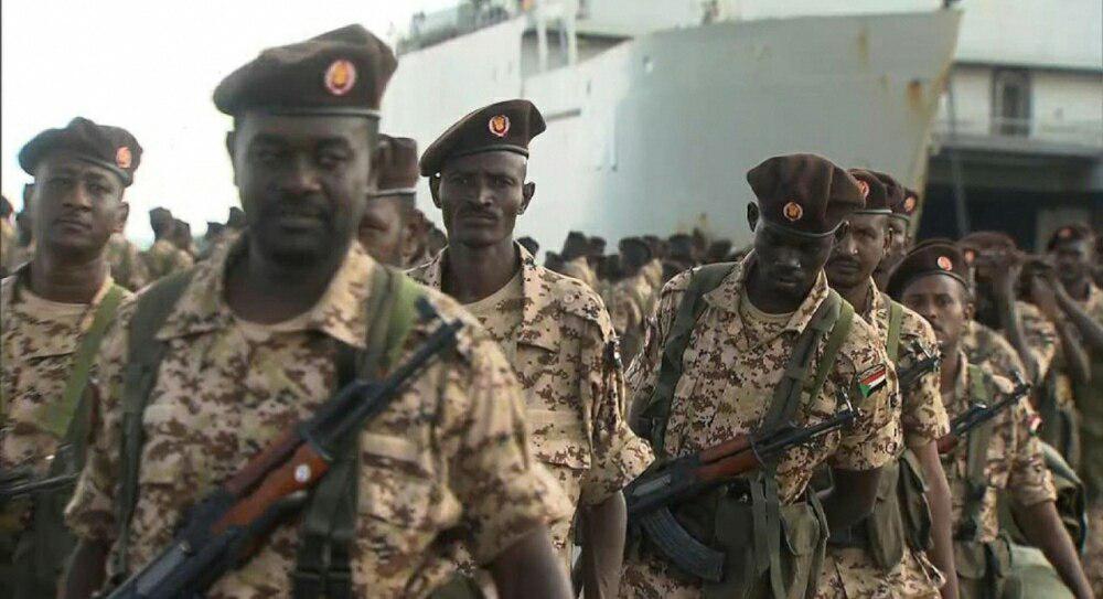 رئيس الوزراء السوداني يعلن تقليص عدد قوات بلاده باليمن من 15 ألف جندي إلى 5 آلاف