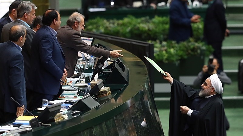 Rais Rouhani awasilisha bungeni bajeti ya mwaka ujao wa fedha wa 1399 Hijria Shamsia