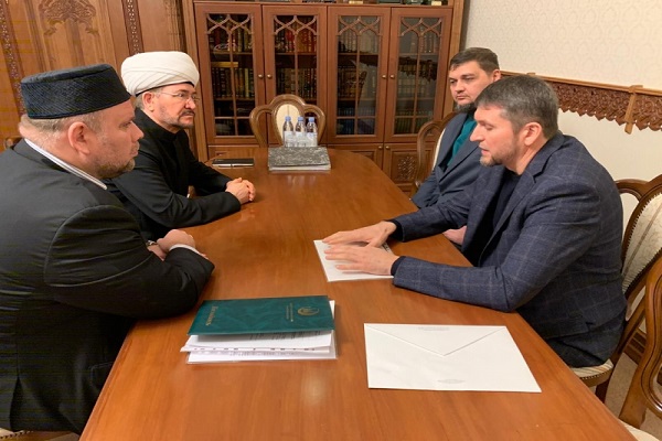 Муфтий Шейх Равиль Гайнутдин провел встречу с руководством Исторической мечети Москвы