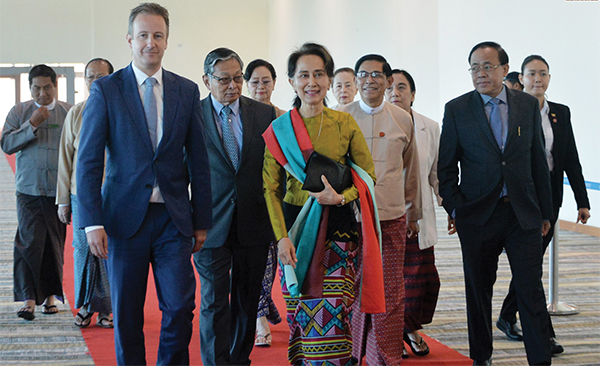 ေဒၚေအာင္ဆန္းစုၾကည္၏ ICJ ခရီးစဥ္ စတင္ တပ္မေတာ္ဘက္မွ အရာရွိမ်ားမပါဝင္