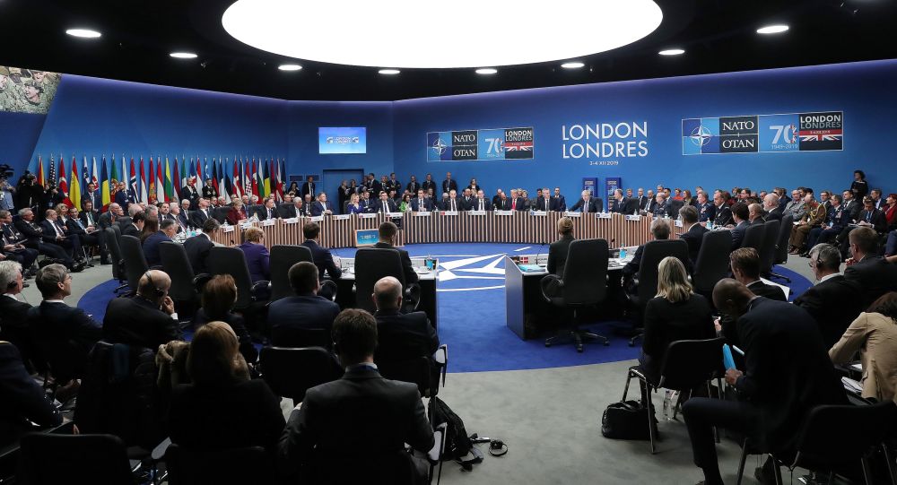 OTAN existe para vender armas e empregar burocratas em Bruxelas, declara senador dos EUA