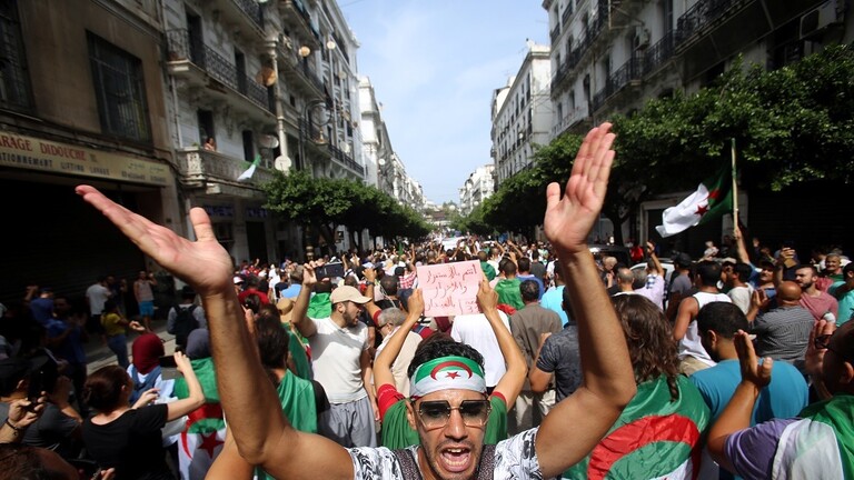 تظاهرات في العاصمة قبل انتخابات يرفضها الحراك