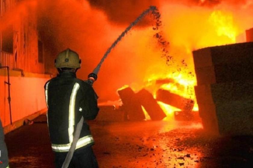 اندلاع حريقين احدهما داخل وزارة العلوم والتكنولوجيا ببغداد