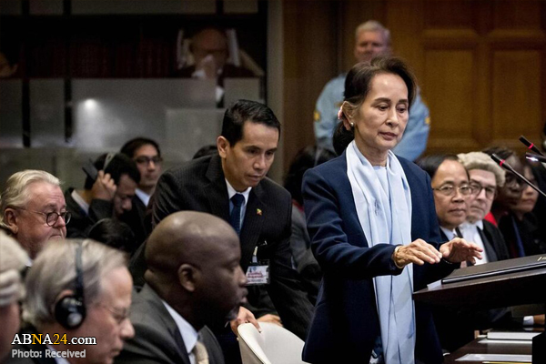 Berita Bergambar: Suu Kyi Di Sidang Mahkamah