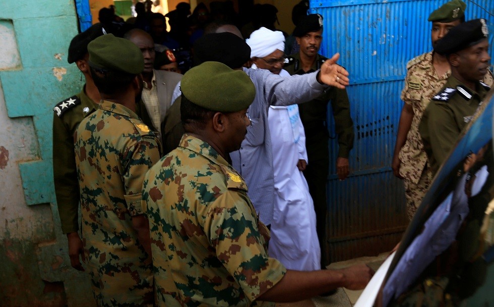 النيابة السودانية: البشير قد يواجه عقوبة الإعدام حال إدانته في إطار قضايا أخرى