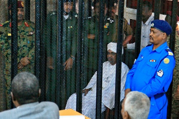 Hukuncin Dauri Kan Albashir / Shekaru Biyu Da Kwace Dukiya