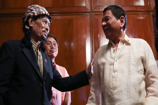 Ang Pangulo ng Pilipinas na si Duterte Pinangalanan si Misuari na Pantangi na Sugo sa OIC