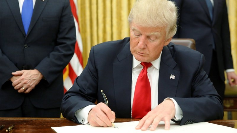 アメリカがイランの重水購入者を制裁対象に