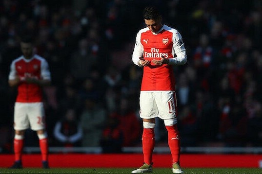 Mesut Özil deplora la mancanza di supporto per gli uiguri