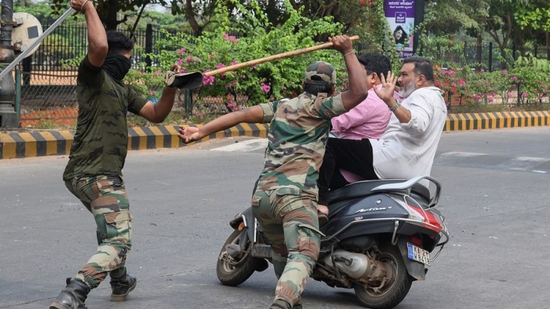 भारत, प्रदर्शनकारियों पर पुलिस की बर्बरता जारी, 8 साल के लड़के समेत मरने वालों की संख्या हुई 20