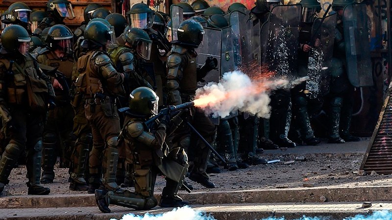 Çili polisi etirazçılarla toqquşub